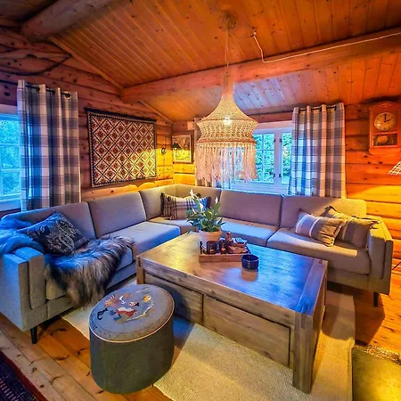 Cozy Timber From 1966 With Sauna Kvenvær