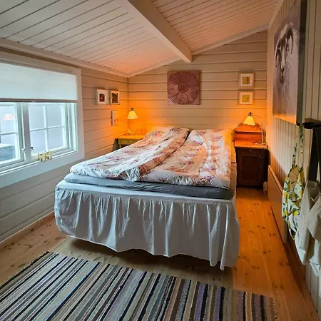 Cozy Timber From 1966 With Sauna * Kvenvær