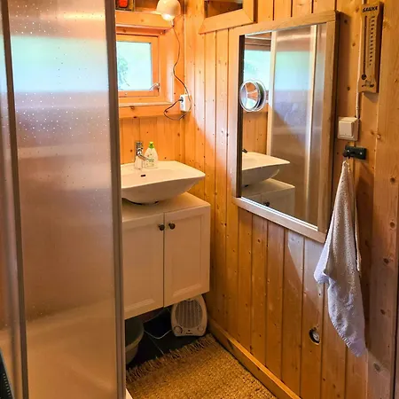 Dom wakacyjny Cozy Timber From 1966 With Sauna Kvenvær